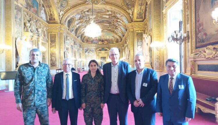دیدار هیئتی از مدیریت خودگردان شمال و شرق سوریه با مقامات مجلس سنای فرانسه در پاریس