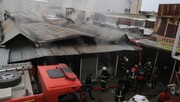 آتش سوزی گسترده در بازاری در وان: دست کم 50 محل کسب تخریب شد