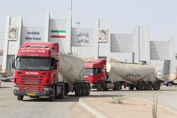 انجام تشریفات گمرکی بیش از ۱۰۰ هزار کامیون کالای صادراتی از مرزهای کرمانشاه 