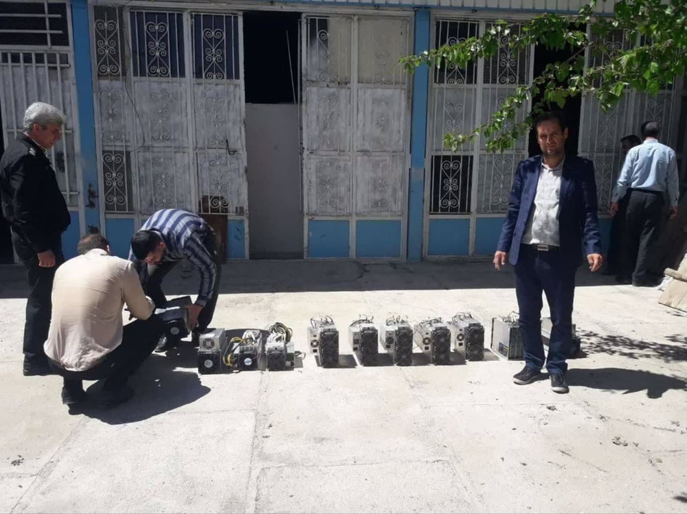 ماینرهای غیر مجاز از یک مدرسه غیرانتفاعی در میاندوآب سردرآوردند