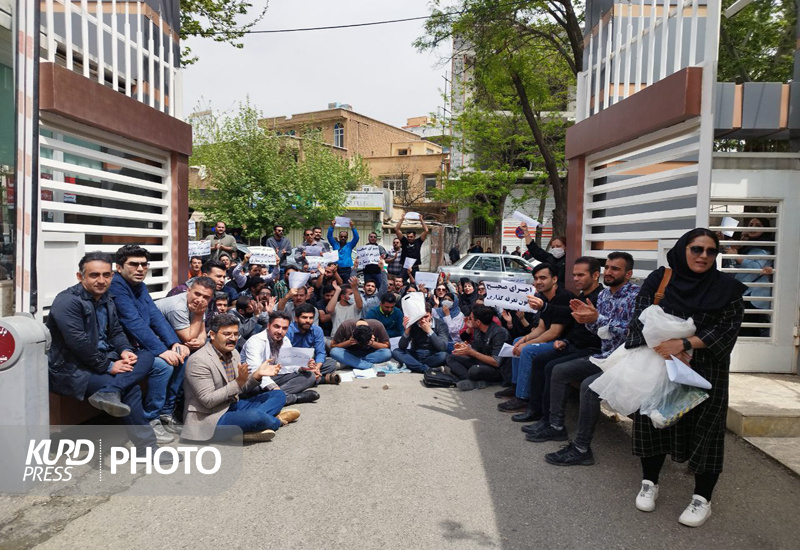 پرستاران کردستانی دوباره تجمع کردند/ ۴ ساعتِ بدون نتیجه