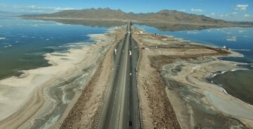 بهره گیری از دریاچه ارومیه به عنوان ابزاری سیاسی منجر به خشکی تدریجی شد