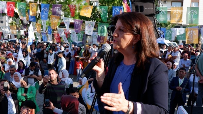 Turkey’s first-time voters rally around opposition in crucial polls  Turkey’s first-time voters rally around opposition in crucial polls