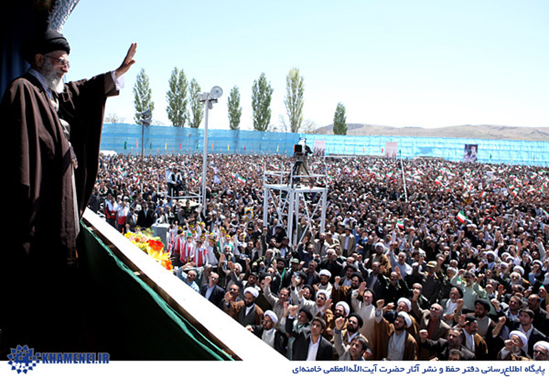 بازخوانی سفر تاریخی رهبری به کردستان در ۲۲ اردیبهشت ۸۸