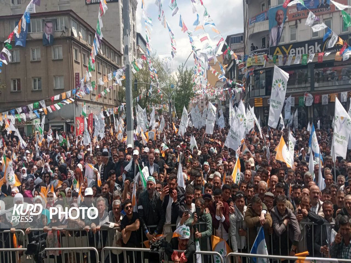 سقوط اردوغان یا صعود قلیچدار؟ AKP بر لبه تیغ/ صالح نیک‌بخت 