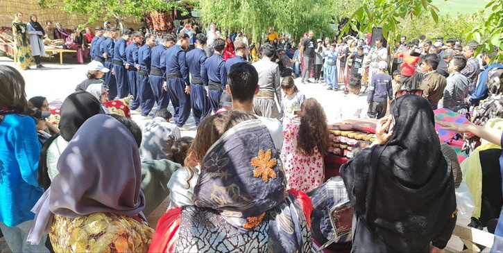 استقبال گسترده گردشگران از جشنواره غذاهای گیاهی در روانسر