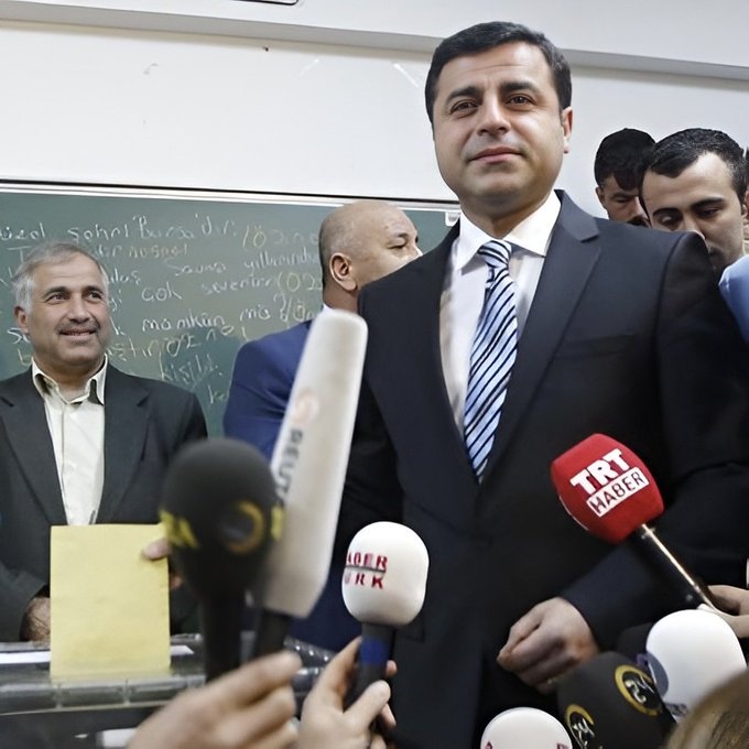 صلاح الدین دمیرتاش: من رای دادم، شما چطور؟ صلاح الدین دمیرتاش: من رای دادم، شما چطور؟