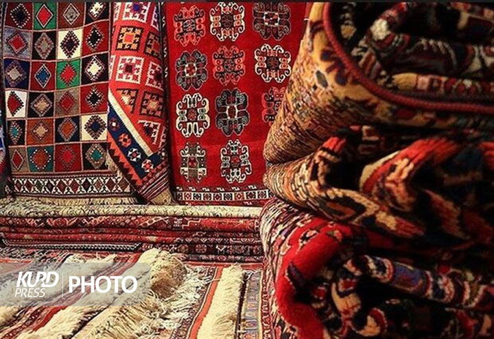 برپایی نمایشگاه فرش های دستباف قدیمی در خانه کُرد سنندج