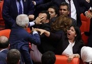پافشاری نمایندگان حزب دمکرات برحفظ سهیمه کرسی های اقلیت ها در پارلمان کردستان، دلیل اصلی تنش و درگیری امروز در پارلمان بود