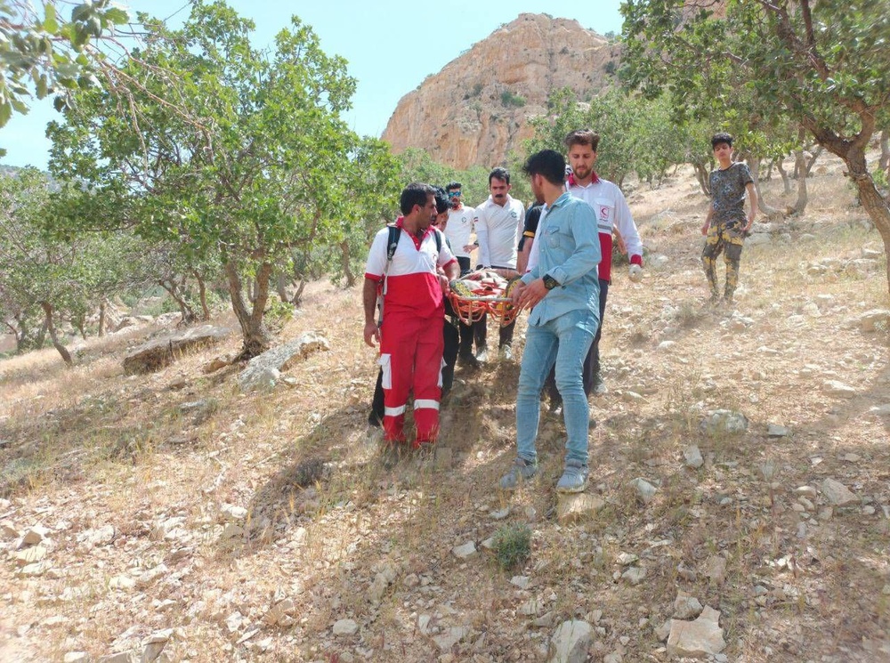 نجات مصدوم ۳۶ ساله از ارتفاعات منطقه کل انار ایلام