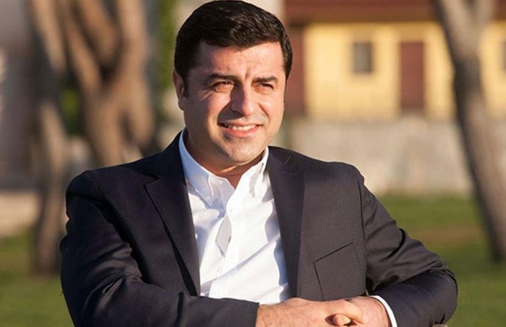 ئێوە نەک خۆم، بەڵکوو ناتوانن چاکەتەکەشم هەڵبواسن