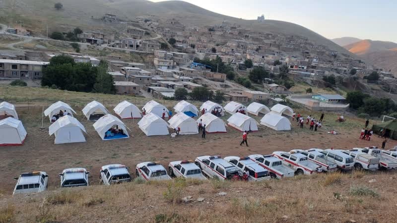 صعود تیم های عملیاتی هلال احمر کردستان به ارتفاعات چهل چشمه