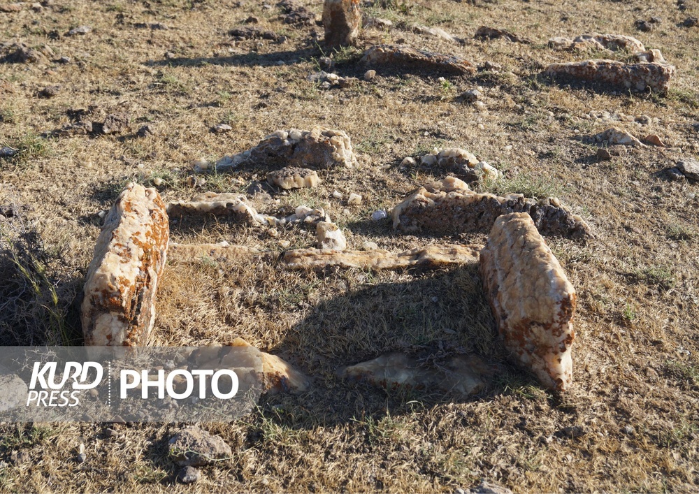 تخریب قدیمی ترین آرامستان قروه