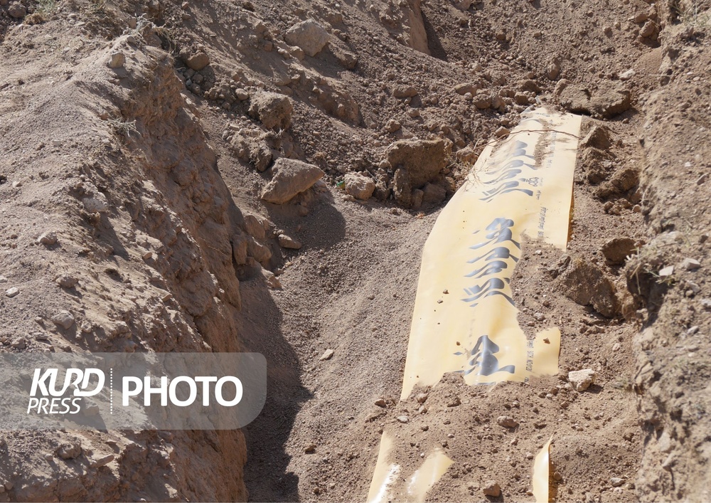 تخریب قدیمی ترین آرامستان قروه