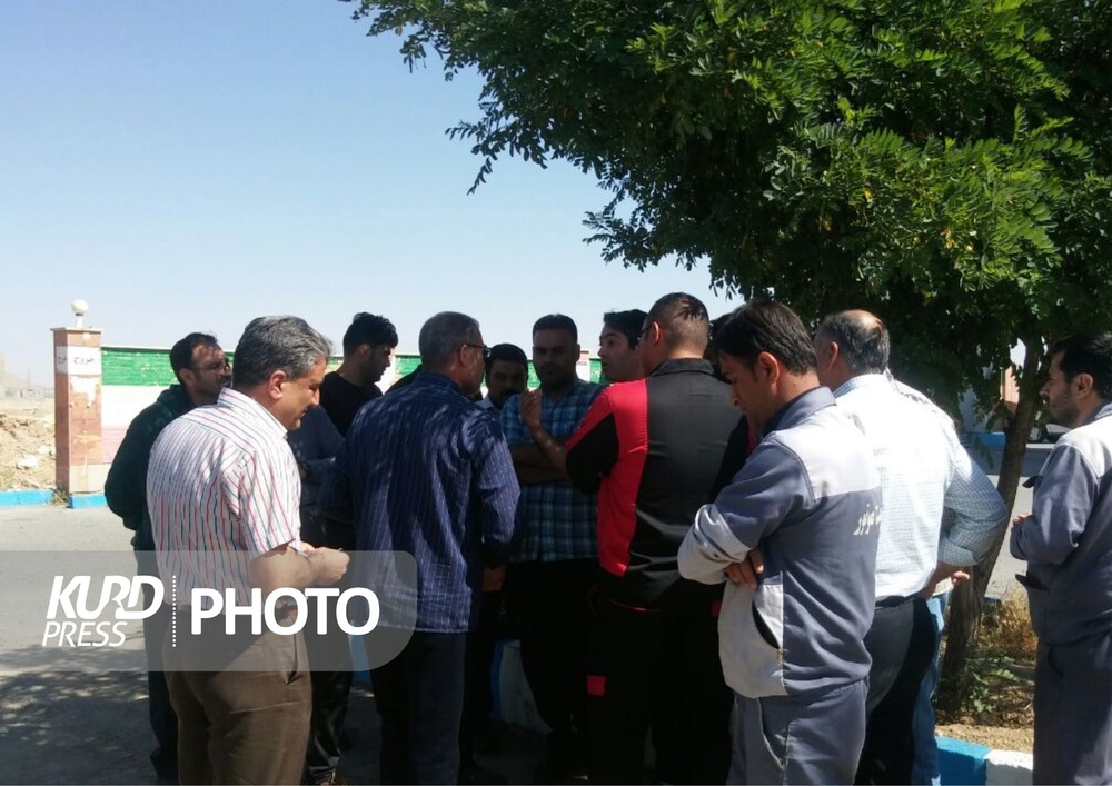 تحصن کارگران CNG قروه برای تبدیل وضعیت شغلی