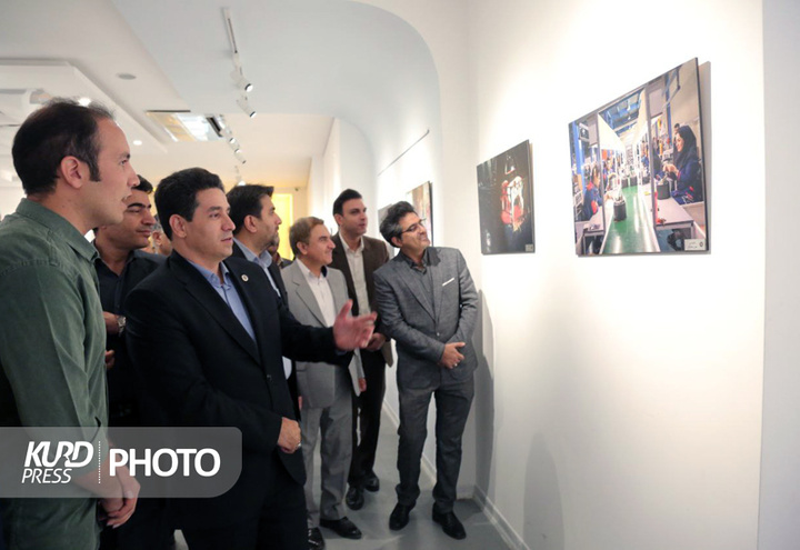 نخستین نمایشگاه عکس صنعت در کردستان افتتاح شد