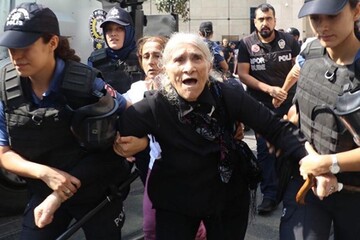 بازداشت مادران شنبه در میدان گالاتاسرای در 960 مین هفته