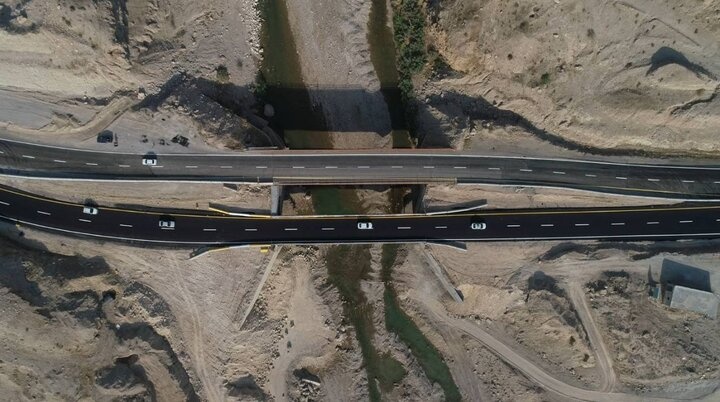 پل صلواتی در مسیر ایلام - مهران زیر بار ترافیک رفت