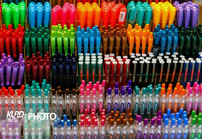 رنگ دلربای مدادرنگی ها و جیب های خالی و نگاه های حسرت بار