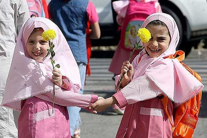 برگزاری جشن شکوفه ها برای 72 هزار کلاس اولی در آذربایجان غربی