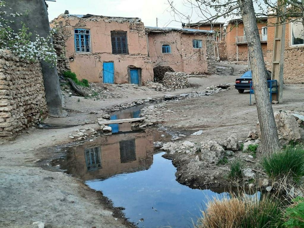 روستایی جنب مجموعه بین المللی«تخت سلیمان» آب ندارد/ منبع چاه آب فاضلاب است