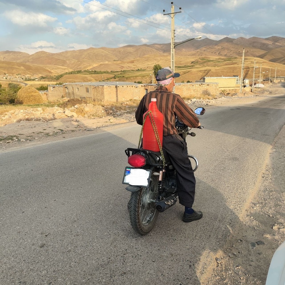 روستایی جنب مجموعه بین المللی«تخت سلیمان» آب ندارد/ منبع چاه آب فاضلاب است