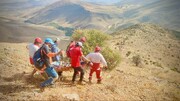 تلاش ۷ ساعته برای نجات مصدوم ٧٠ ساله در ارتفاعات نقده