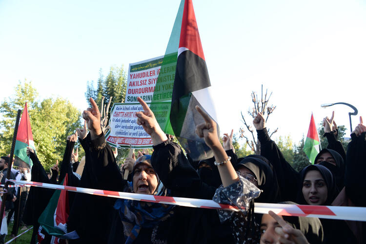 تجمع هواداران هداپار در دیاربکر در حمایت از حماس؛ مردم فلسطین از ناموس امت اسلامی دفاع می کنند