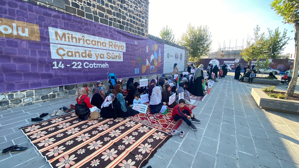 ژنانی دیاربەکردا بۆ پشتگیری لە فەلەستین مانگرتنێکی ٣ ڕۆژەیان دەستپێکرد/وێنە