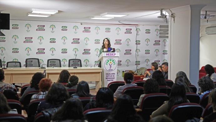 تولای حاتم اوغلولاری: دولت ترکیه همان کاری را می کند که هیتلر می کرد