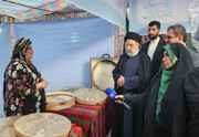 بازدید رئیسی از نمایشگاه دستاوردهای بانوان کارآفرین کردستان