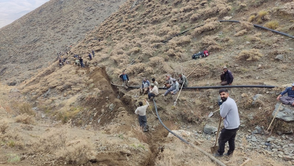 آبفای آذربایجان غربی، تندیس مردم راژان را در اداره کل نصب کند!