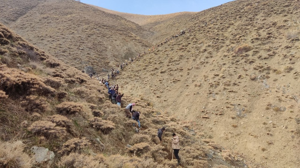 آبفای آذربایجان غربی، تندیس مردم راژان را در اداره کل نصب کند!