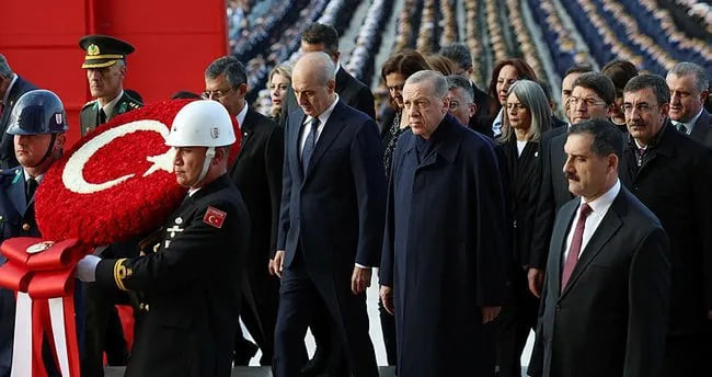 دیدار و مصاحفه اردوغان و اوزل در مقبره آتاترک