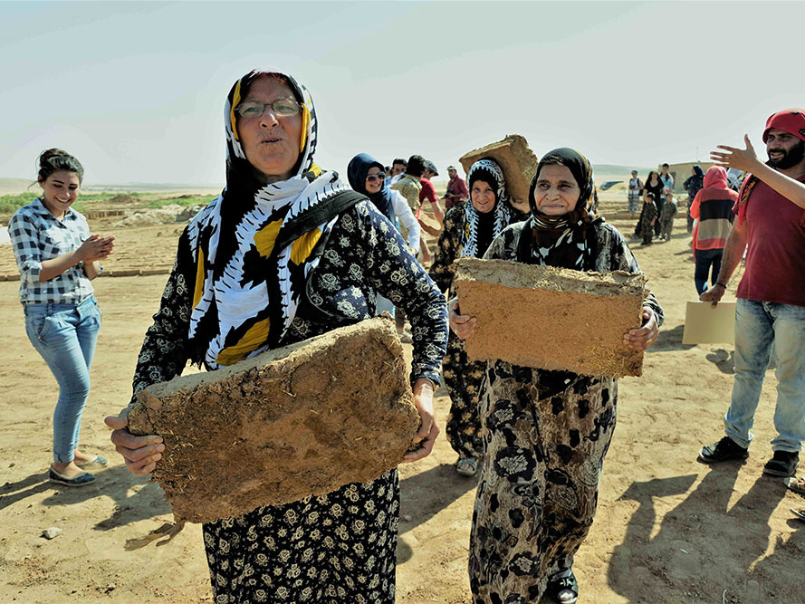 روی کار آمدن مدیریت خودگردان پای زنان را به عرصه اجتماعی و مدیریت جامعه باز کرد