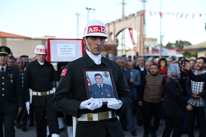 همزمان با ادعای HPG مبنی بر کشته شدن 18 نظامی ترکیه، این کشور کشته شدن سه تن از نظامیان خود را در کردستان عراق تایید کرد