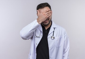 پزشک متخلف در ارومیه به پرداخت ٥میلیارد ریال محکوم شد