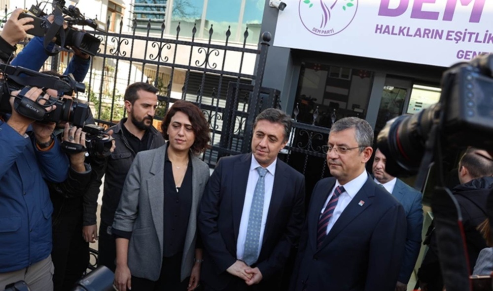 دیدار شاد میان رهبران CHP و DEM؛ کارشناسان به نتایج این دیدار امیدوارند