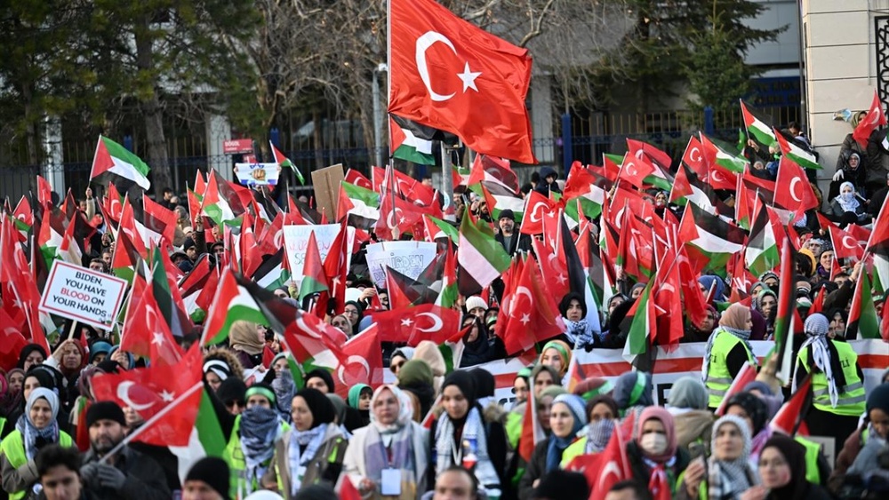 راهپیمایی در حمایت از مردم غزه در آنکارا و شعار علیه PKK