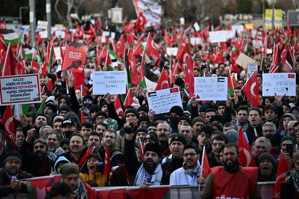 راهپیمایی در حمایت از مردم غزه در آنکارا و شعار علیه PKK