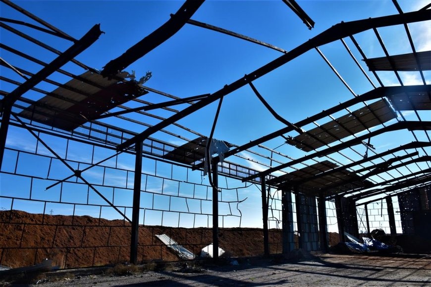 تصاویری از خسارات وارد شده به انبار ذخیره گندم کردستان سوریه