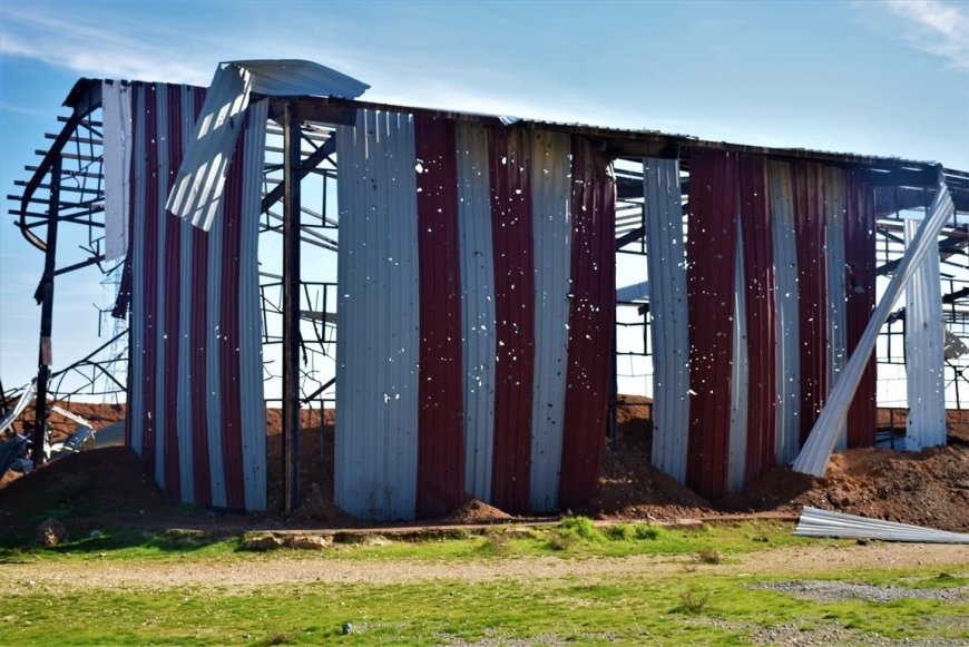 تصاویری از خسارات وارد شده به انبار ذخیره گندم کردستان سوریه