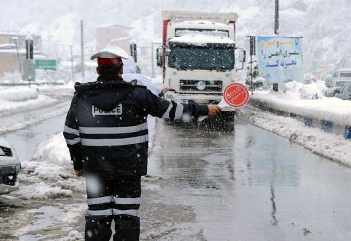 تردد در گردنه های کردستان با زنجیر چرخ امکان پذیر است/ممنوعیت تردد کشنده ها