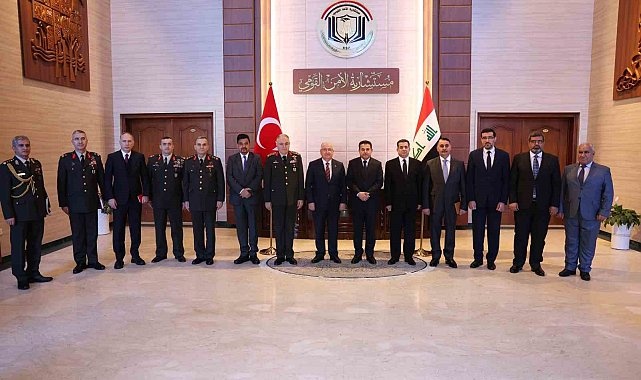 سفر وزیر دفاع ترکیه به اقلیم کردستان و دیدار با بارزانی ها