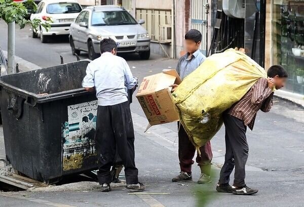 حدود ١٢٠٠ نفر زباله گرد در شهر ارومیه وجود دارد