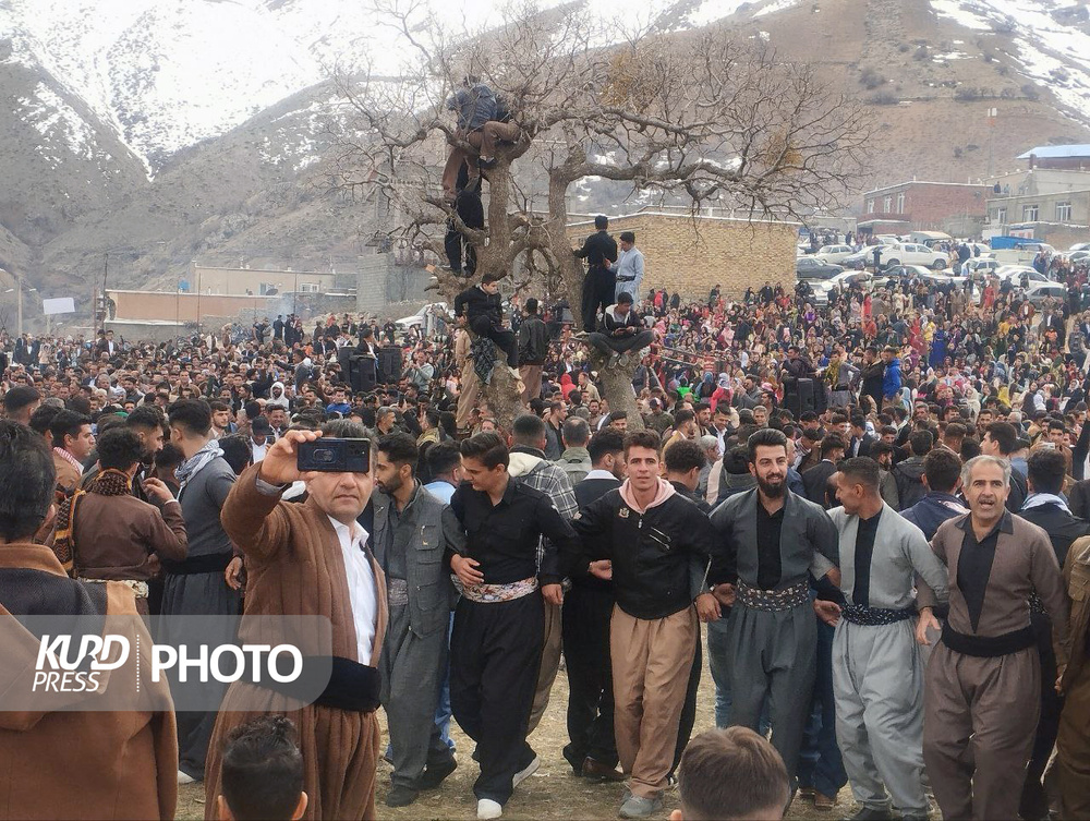 هەڵپەڕکێی نەورۆز بە مۆسیقای چەشمییەر لە کوردستان بەڕێوەچوو/وێنە