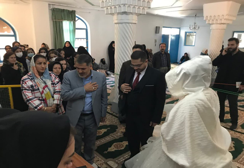 عروس و داماد سنندجی رای خود را به صندوق انداختند