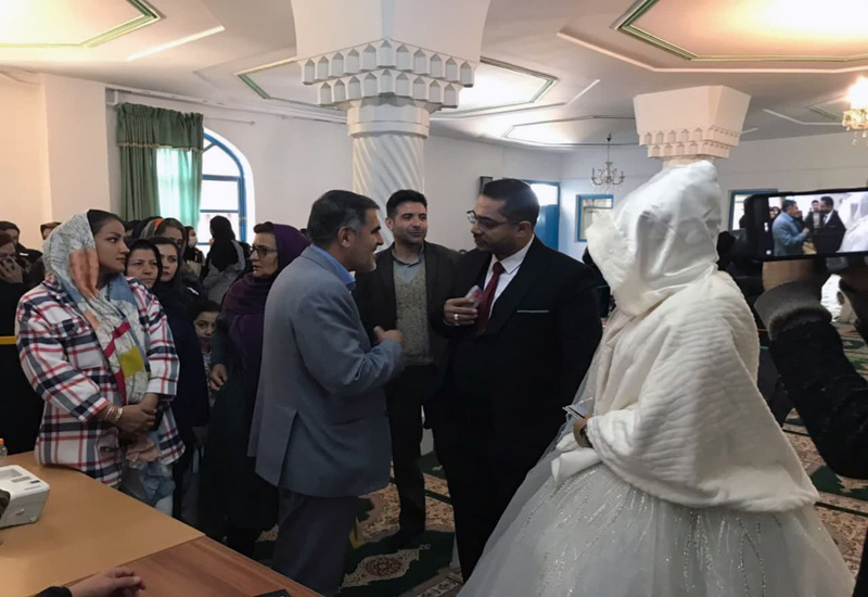 عروس و داماد سنندجی رای خود را به صندوق انداختند