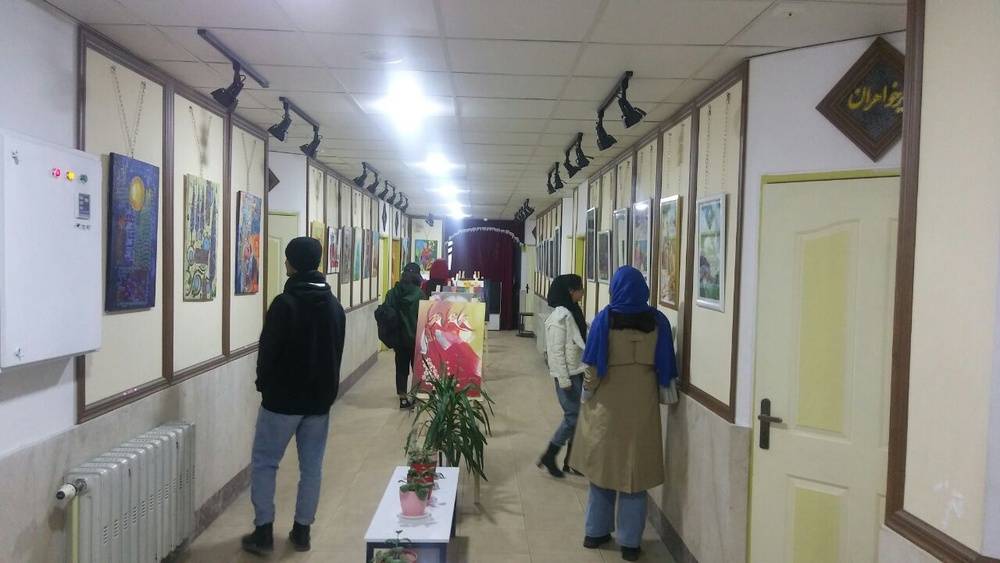 نمایشگاه هنرهای تجسمی نوروز در قروه دایر شد