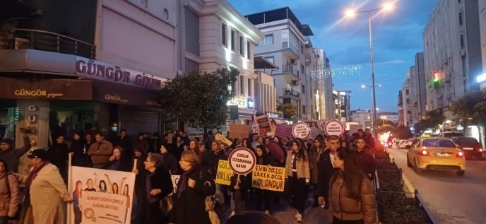 راهپیمایی روز زن در ترکیه + فیلم و تصاویر